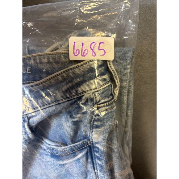 Women’s American Eagle Ne(x)t Level Stretch Light Wash Ripped Jeans Size 6 R - Picture 12 of 12